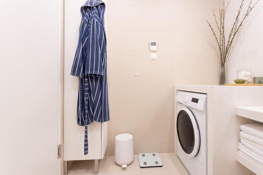 Dream Apartment - Central And Quiet With Ac And Free Parking Garage Wina Bagian luar foto