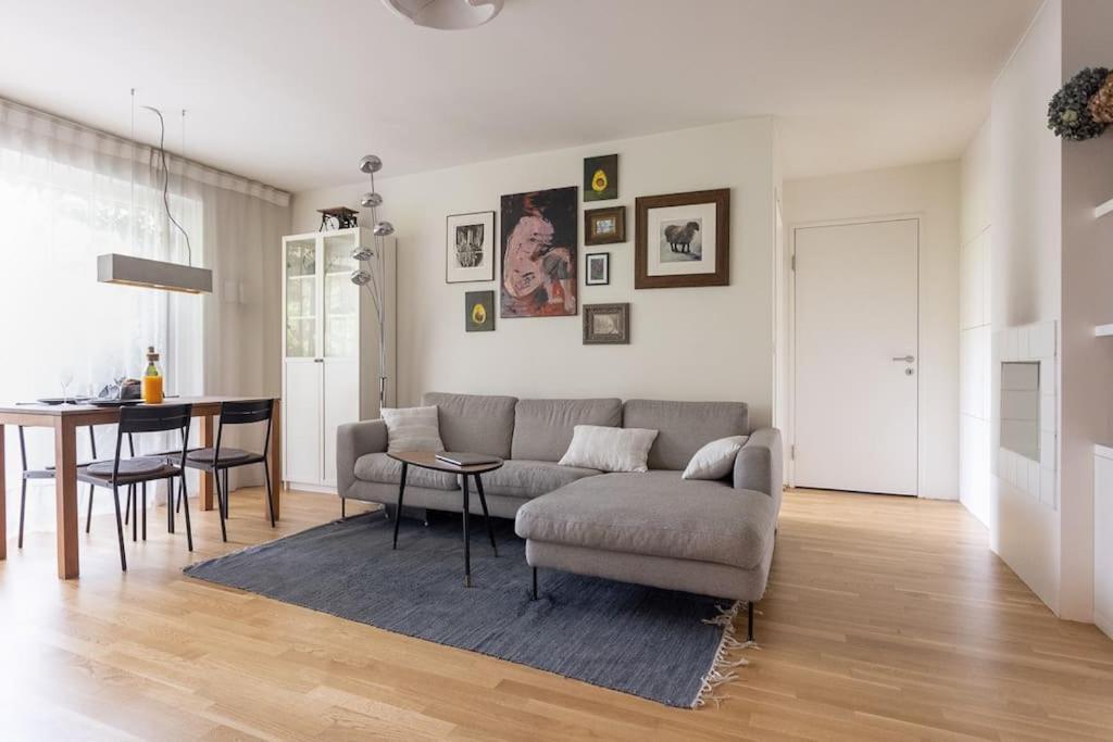 Dream Apartment - Central And Quiet With Ac And Free Parking Garage Wina Bagian luar foto