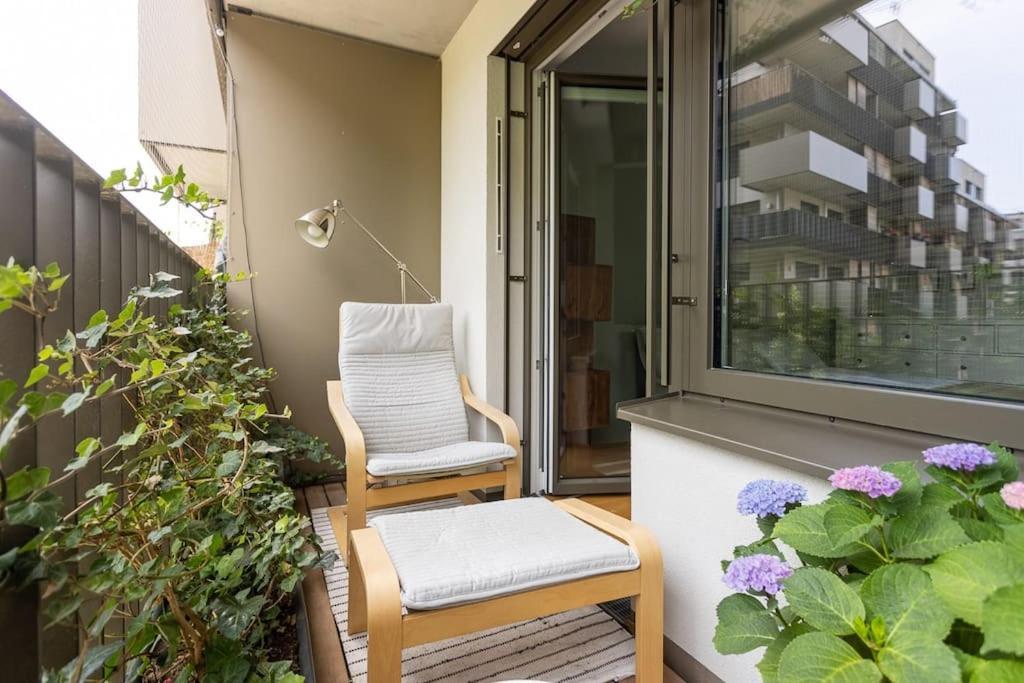 Dream Apartment - Central And Quiet With Ac And Free Parking Garage Wina Bagian luar foto