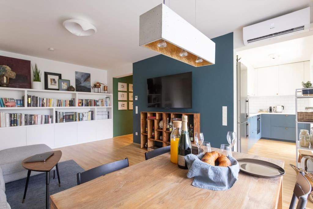 Dream Apartment - Central And Quiet With Ac And Free Parking Garage Wina Bagian luar foto