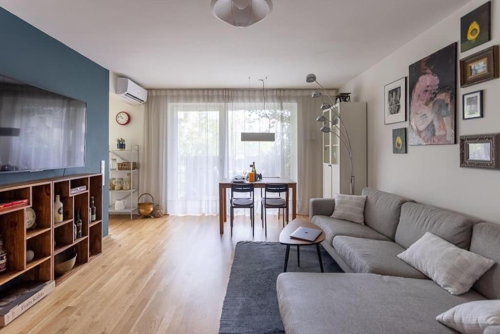 Dream Apartment - Central And Quiet With Ac And Free Parking Garage Wina Bagian luar foto