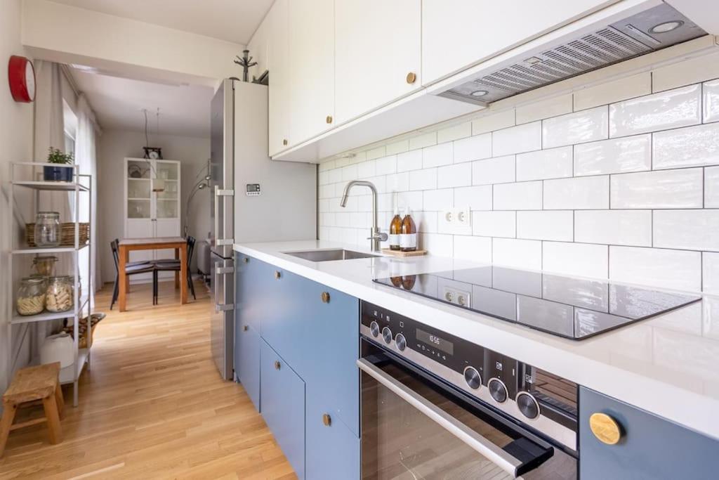 Dream Apartment - Central And Quiet With Ac And Free Parking Garage Wina Bagian luar foto