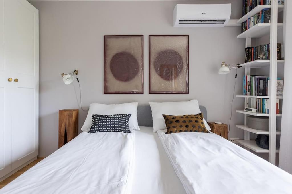 Dream Apartment - Central And Quiet With Ac And Free Parking Garage Wina Bagian luar foto