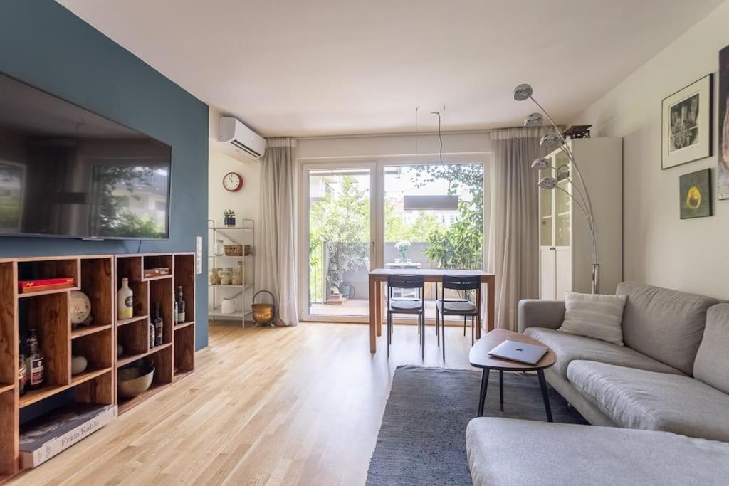 Dream Apartment - Central And Quiet With Ac And Free Parking Garage Wina Bagian luar foto